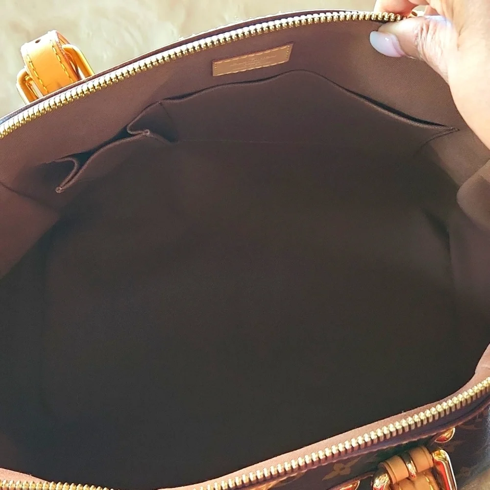 Louis Vuitton Tivoli‎ GM Shoulder Bag with Monogram Canvas.. 16×11×8